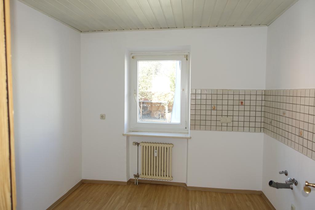 Buchbach: geräumige zentral gelegene 3-Zimmer-Wohnung, 1. OG, ohne Balkon, ohne EBK, ohne Stellplatz - Foto 3