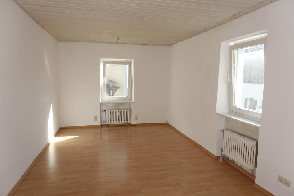 Buchbach: geräumige zentral gelegene 3-Zimmer-Wohnung, 1. OG, ohne Balkon, ohne EBK, ohne Stellplatz - Foto 5