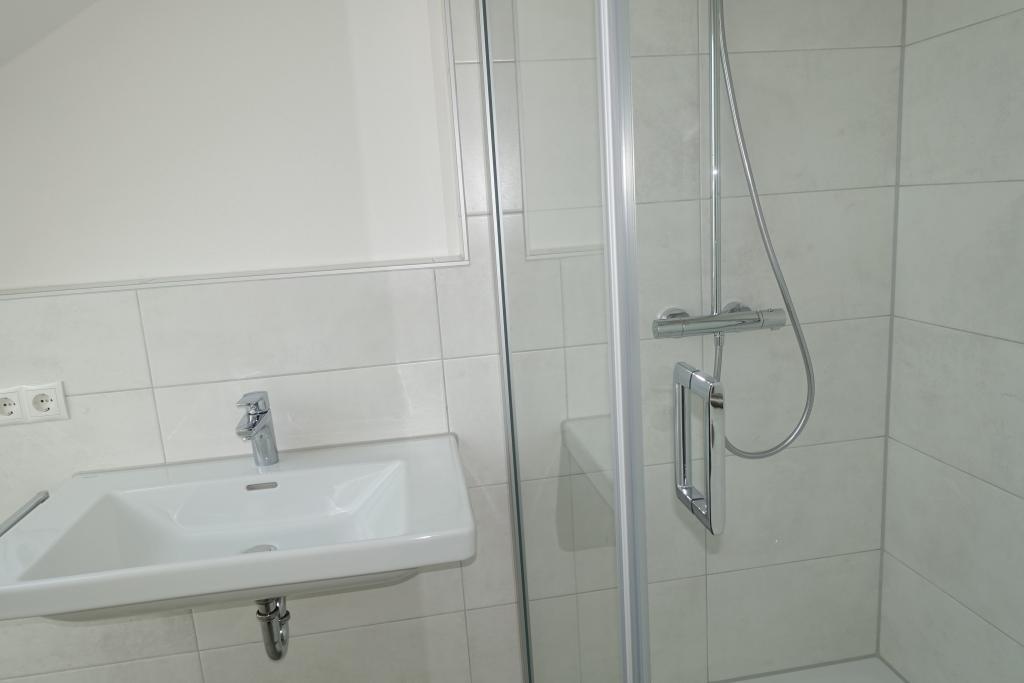 WE 8: Luxuriöses 2-Zi.-NEUBAU-Wohnung im DG mit Glasfaser u. innovativem Energiekonzept - Foto 2