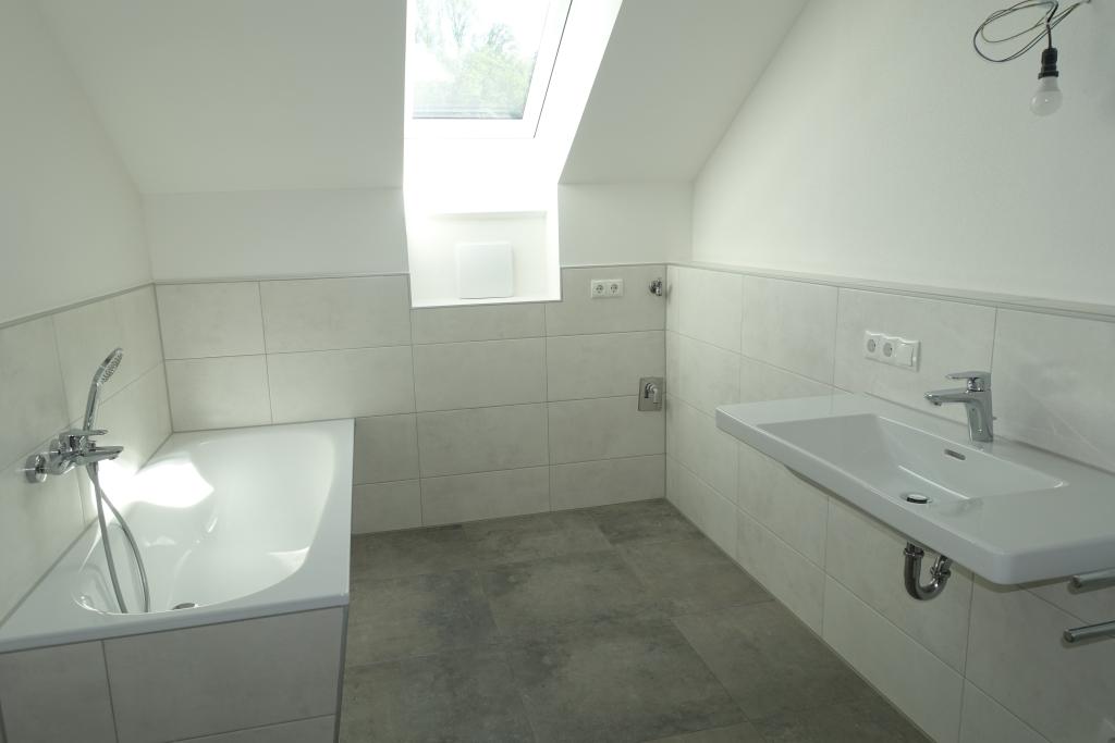 WE 7: Luxuriöses 2-Zi.-NEUBAU-Wohnung im DG mit Balkon, Glasfaser u. innovativem Energiekonzept - Foto 2