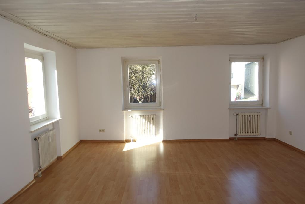 Buchbach: geräumige zentral gelegene 3-Zimmer-Wohnung, 1. OG, ohne Balkon, ohne EBK, ohne Stellplatz - Foto 1
