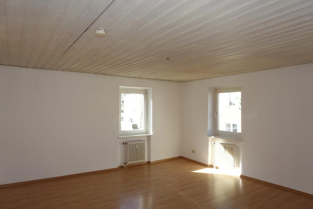Buchbach: geräumige zentral gelegene 3-Zimmer-Wohnung, 1. OG, ohne Balkon, ohne EBK, ohne Stellplatz - Foto 2