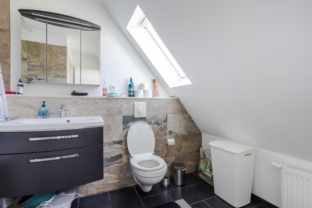 Badezimmer Wohnung DG