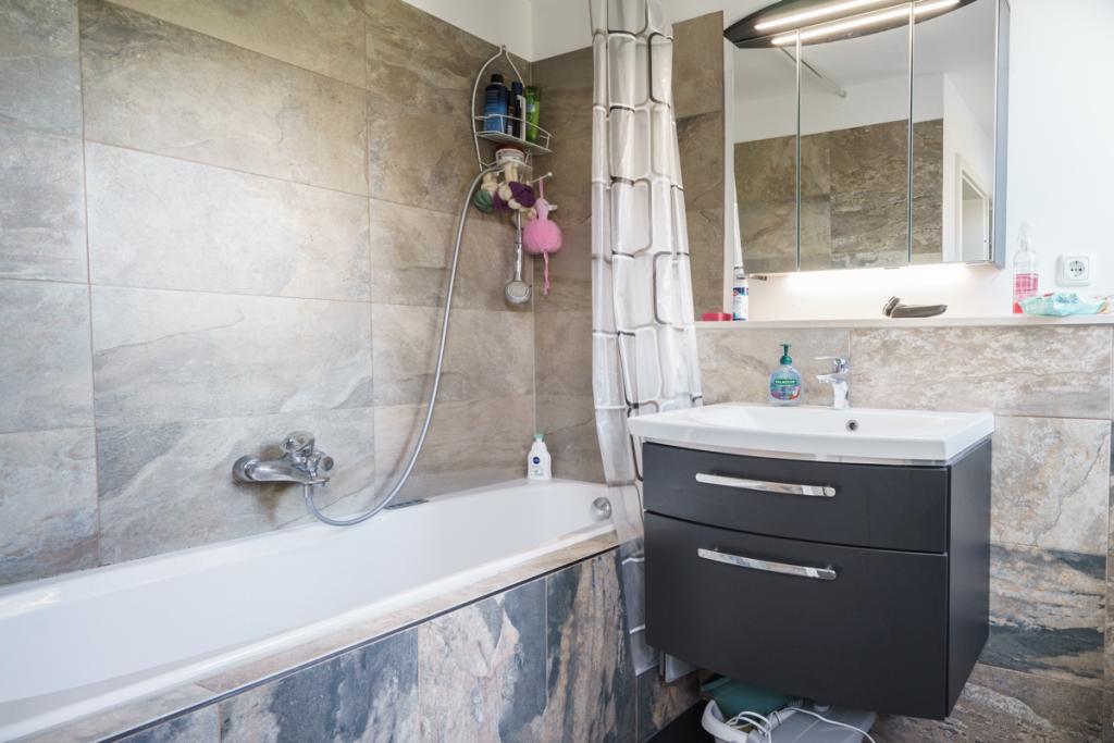 Badezimmer Wohnung  DG