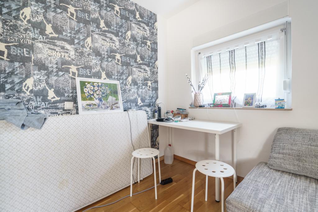 Kinderzimmer/Schlafzimmer Wohnung  DG