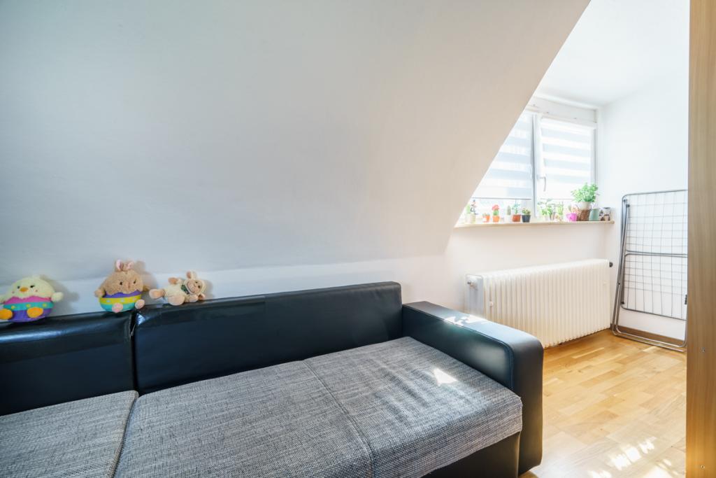 Kinderzimmer/Schlafzimmer Wohnung  DG