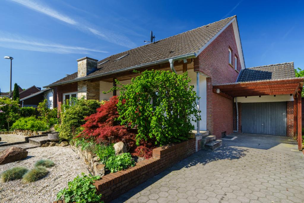 Außenansicht/Garage