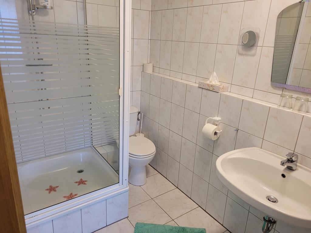 EG - Zimmer mit Duschbad