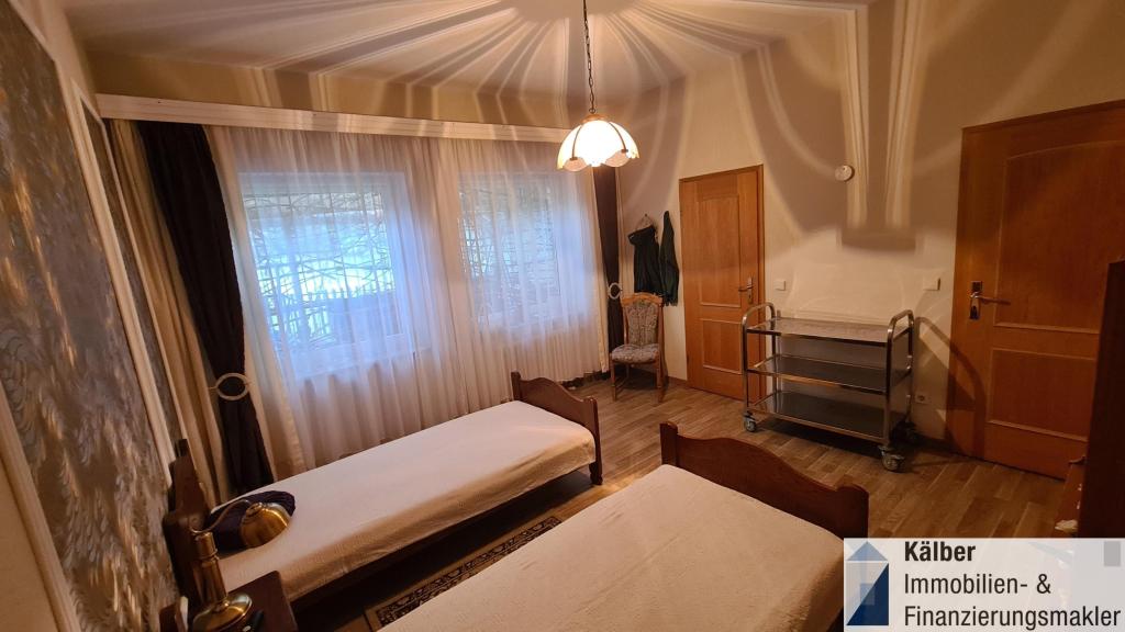 EG - privates Zimmer mit Duschbad