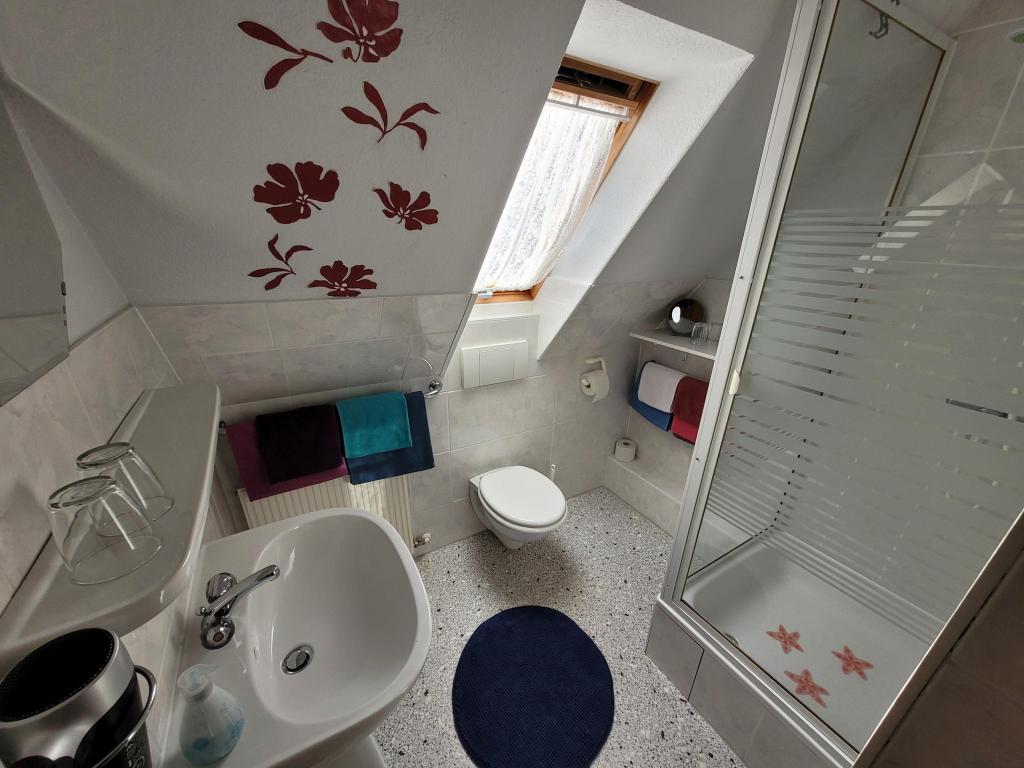 Zimmer mit Duschbad