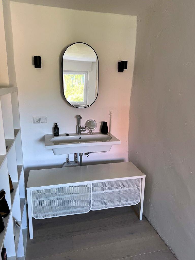 mit Waschmöglichkeit