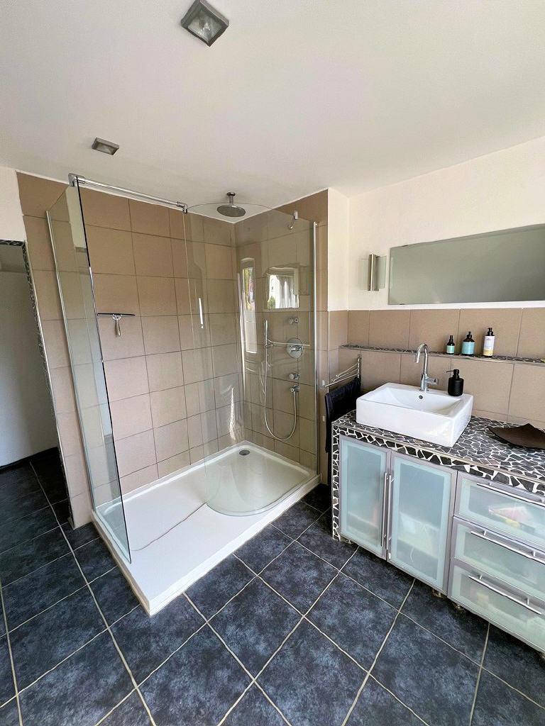 große Dusche