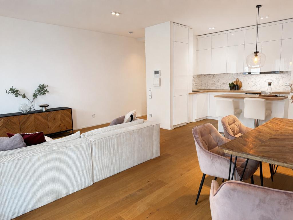 Exklusiv möblierte 2-Zimmer-Wohnung mit Balkon und Lift - Foto 3