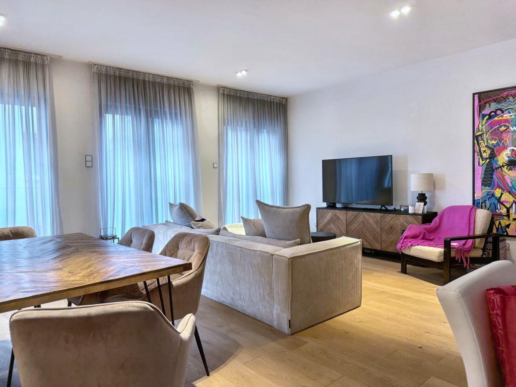 Möbliertes Single-Apartment mit Balkon und Lift - Photo 1