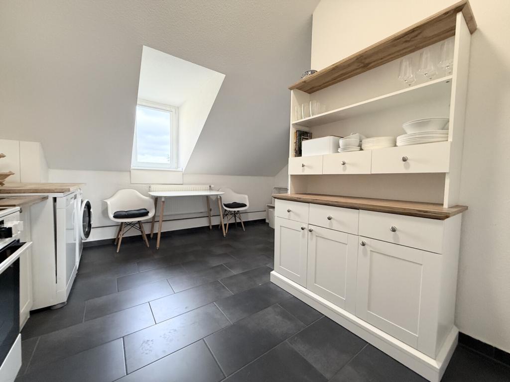 Hochwertig möblierte Altbau-Dachgeschosswohnung in unmittelbarer Mainlage - Foto 5