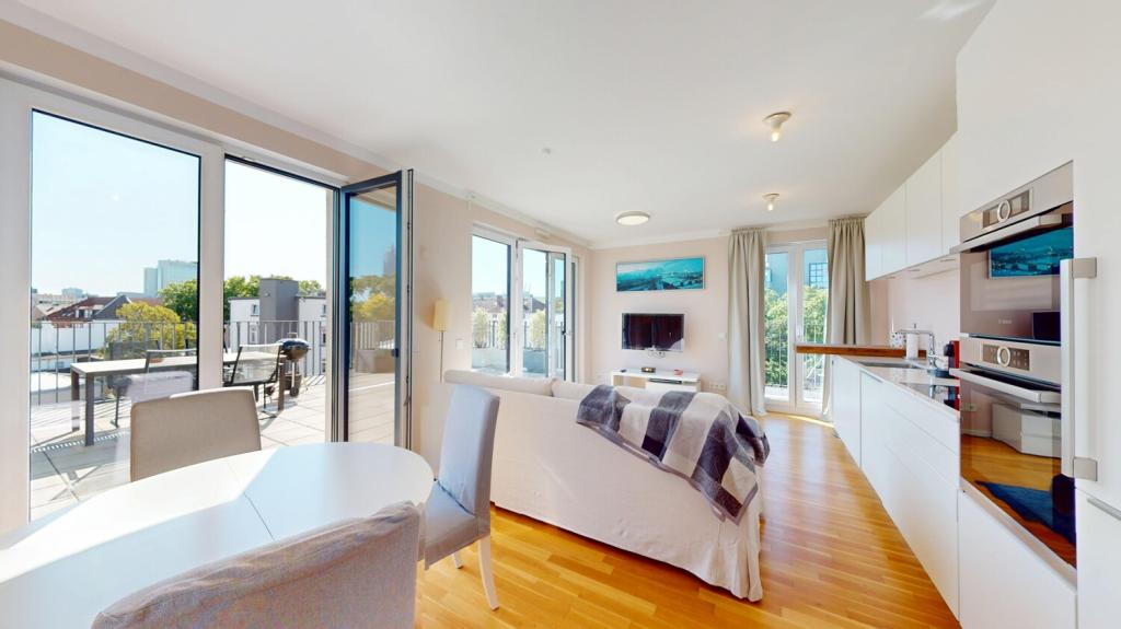 Exklusives möbliertes Penthouse mit Skylineblick von der Dachterrasse und Tiefgaragenstellplatz - Photo 2