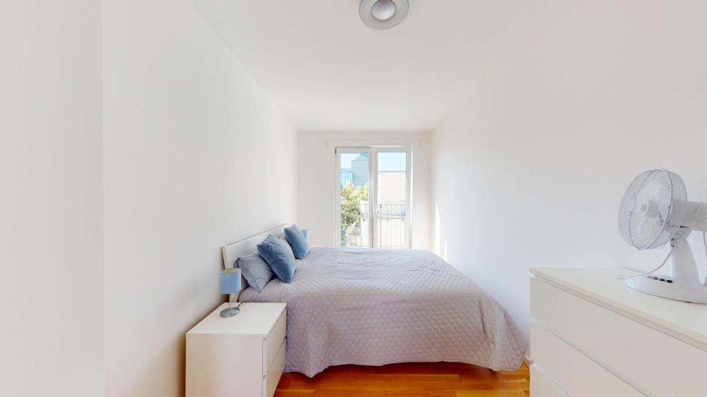 Exklusives möbliertes Penthouse mit Skylineblick von der Dachterrasse und Tiefgaragenstellplatz - Photo 4