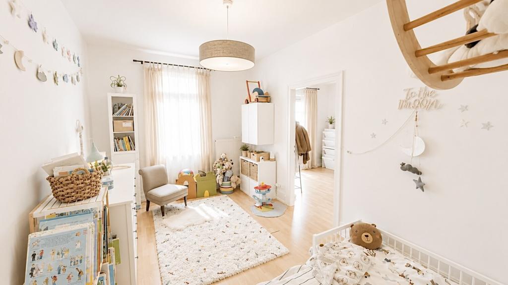 Geräumige Altbauwohnung mit Balkon in zentraler Innenstadtlage - Foto 4