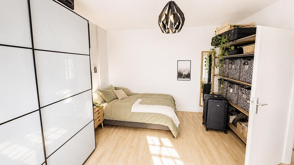 Geräumige Altbauwohnung mit Balkon in zentraler Innenstadtlage - Foto 5