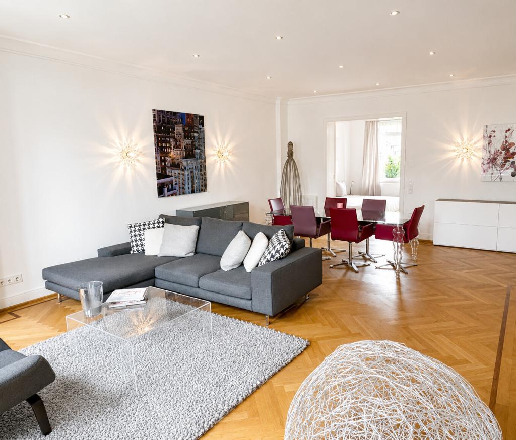 Elegante Vier-Zimmer-Altbauwohnung mit Stuckelementen und Parkett - Foto 3