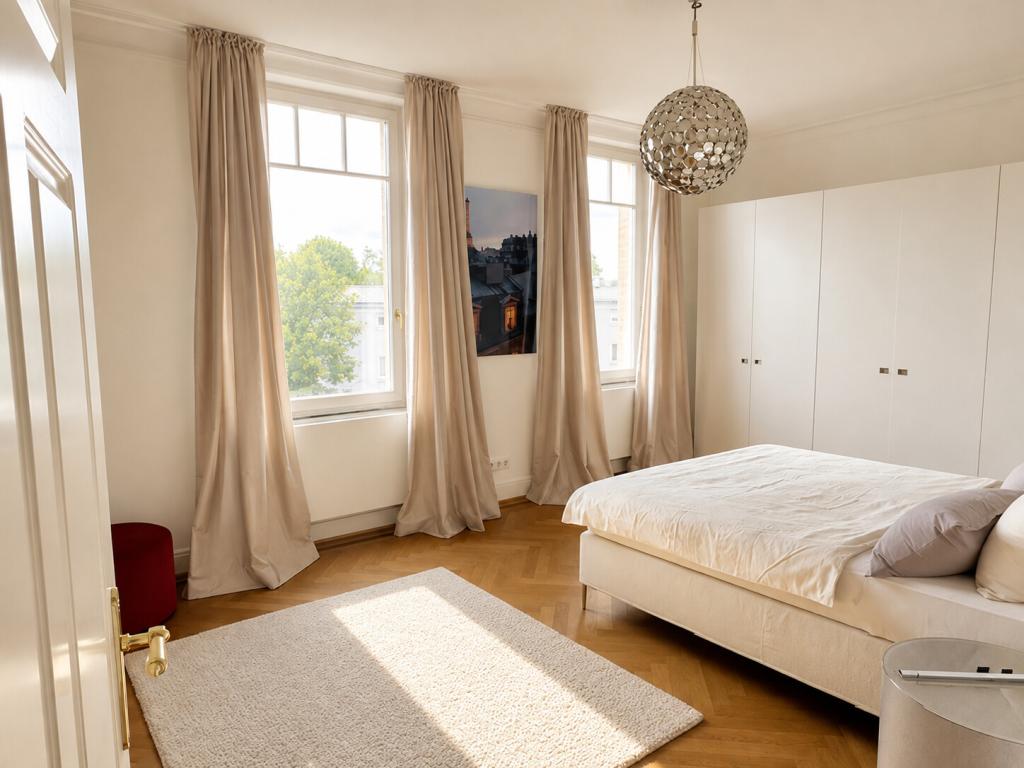 Elegante Vier-Zimmer-Altbauwohnung mit Stuckelementen und Parkett - Foto 5