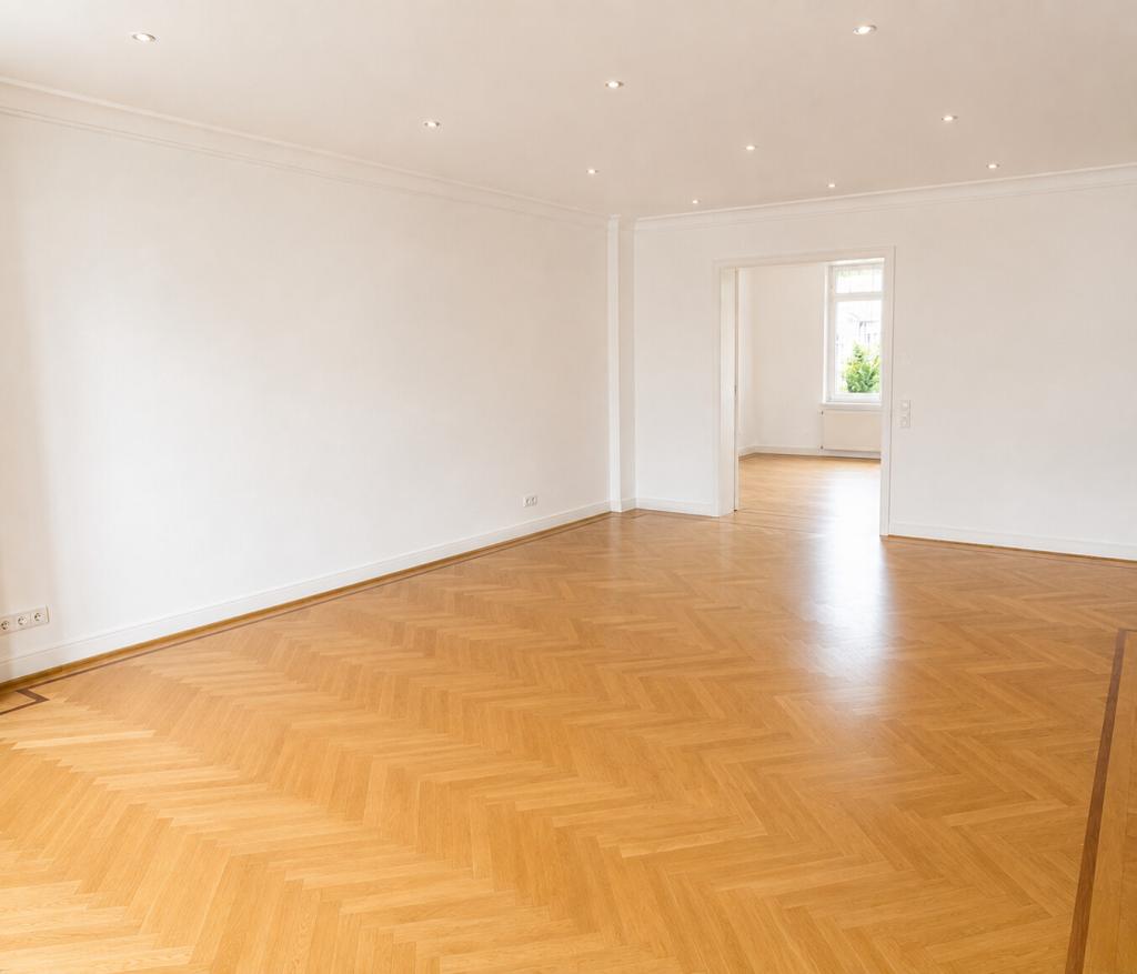 Elegante Vier-Zimmer-Altbauwohnung mit Stuckelementen und Parkett - Foto 1