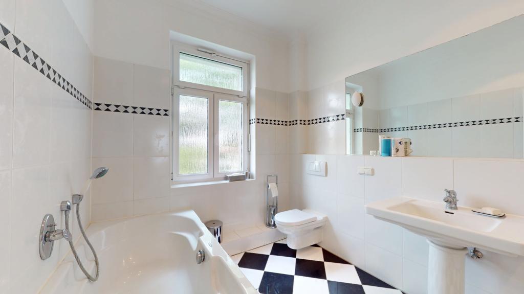 Badezimmer Ansicht I