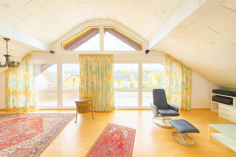 Sofort bezugsfrei! - Riesen Terrasse und wunderschöne Dachgeschosswohnung - Photo 3