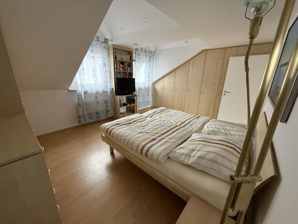 Sofort bezugsfrei! - Riesen Terrasse und wunderschöne Dachgeschosswohnung - Photo 4