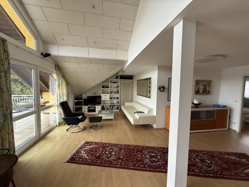 Sofort bezugsfrei! - Riesen Terrasse und wunderschöne Dachgeschosswohnung - Photo 2