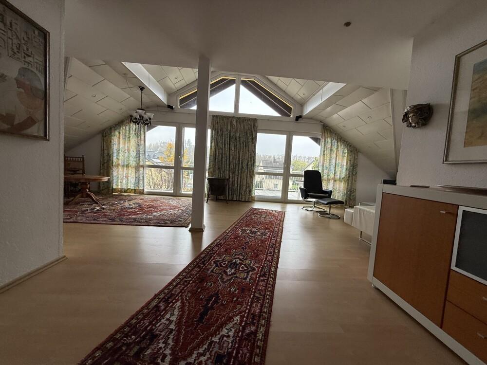 Sofort bezugsfrei! - Riesen Terrasse und wunderschöne Dachgeschosswohnung - Photo 1