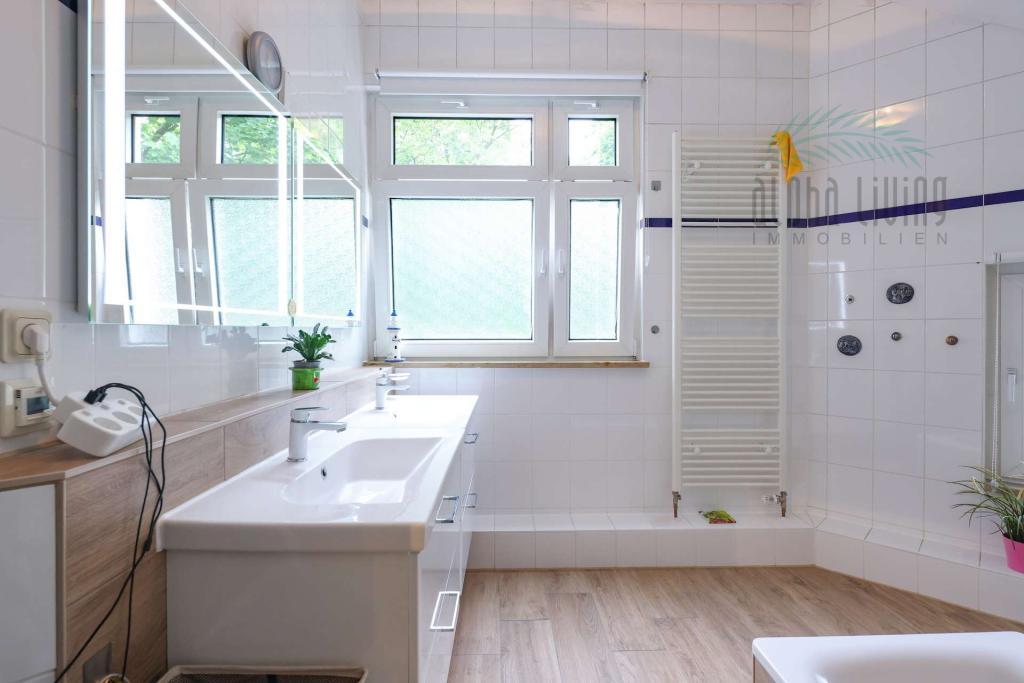Badezimmer 2 (OG)