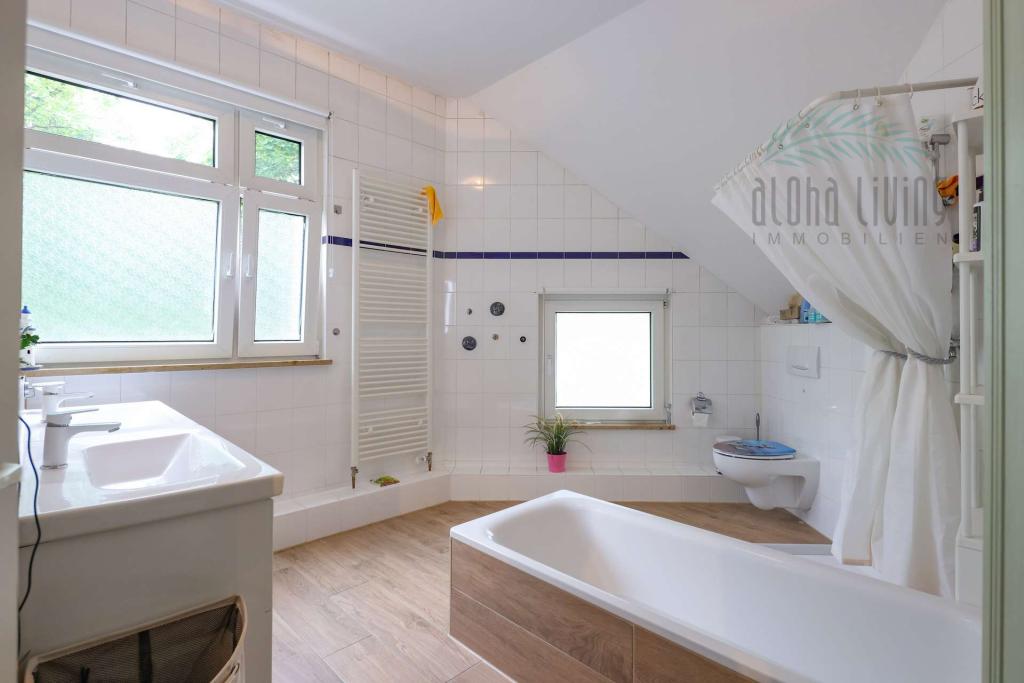 Badezimmer 2 (OG)