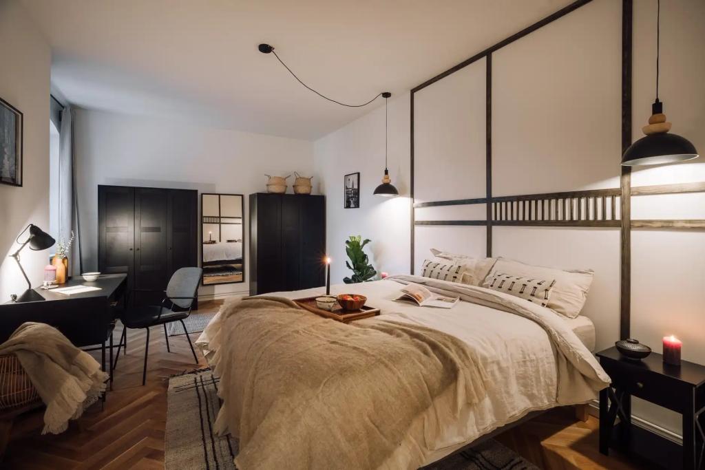 Schlafzimmer () Bedroom .1.1.