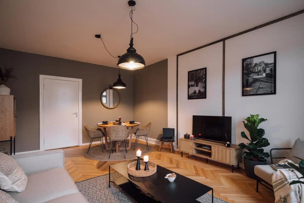 Wohnzimmer () Livingroom .1.5.