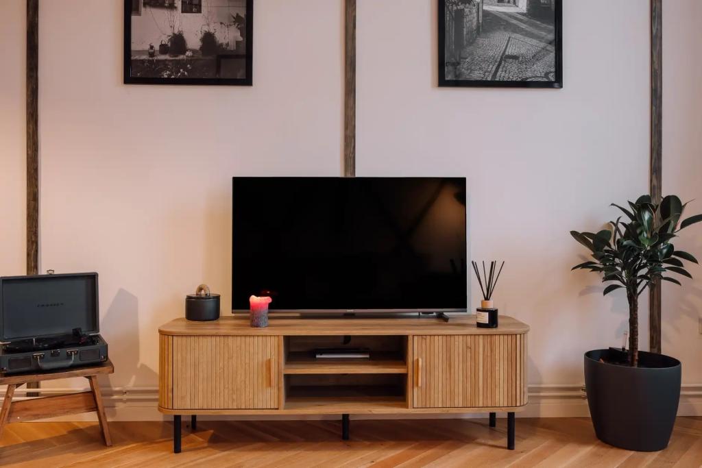 Wohnzimmer () Livingroom .1.6.