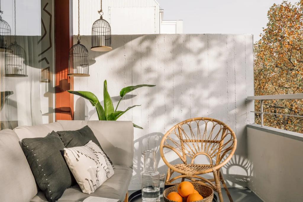 Balkon () Balcony .1.1.