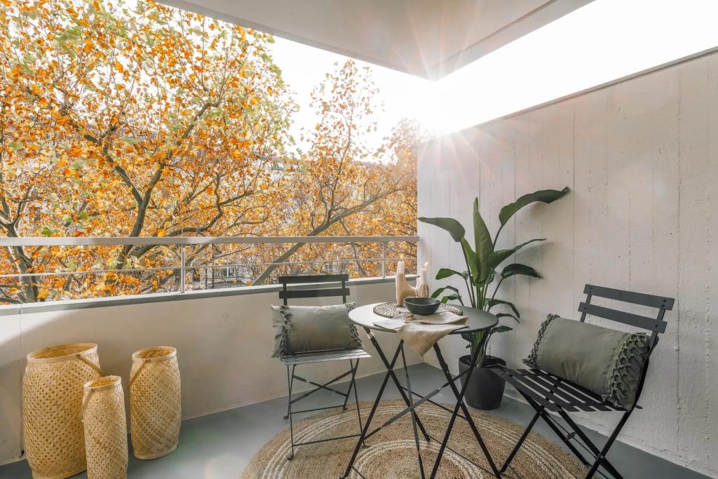 Balkon () Balcony .1.2.