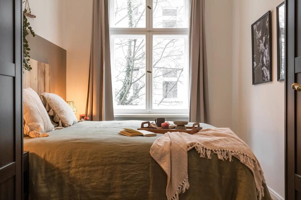 Schlafzimmer () Bedroom .1.2.