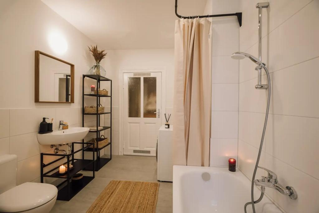 Badezimmer () Bathroom .1.1.