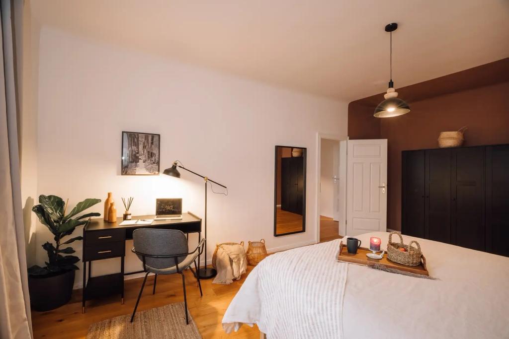 Schlafzimmer () Bedroom .1.3.