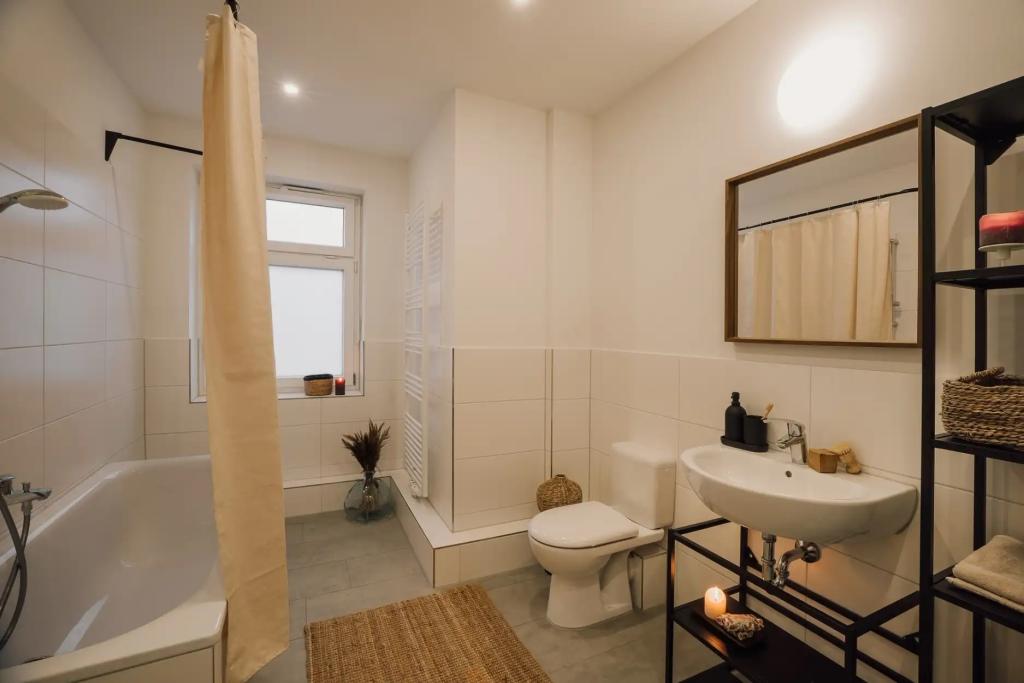 Badezimmer ()  Bathroom .1.2.