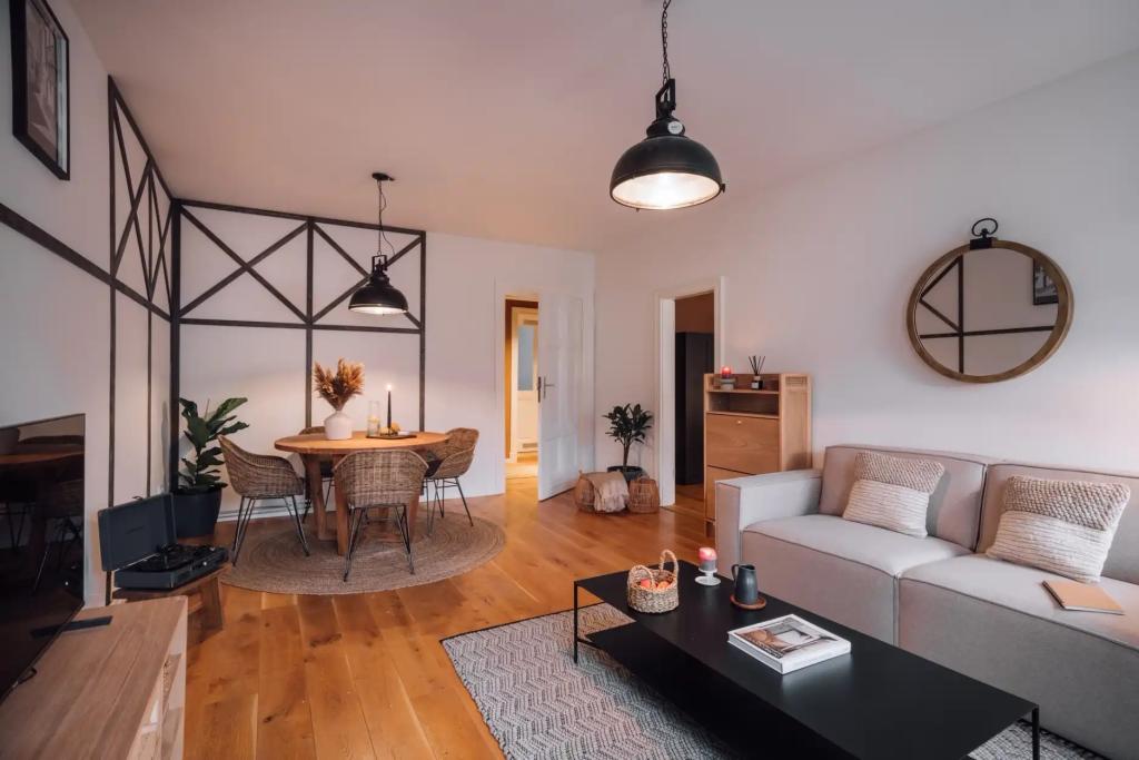 Wohnzimmer () Livingroom .1.7.