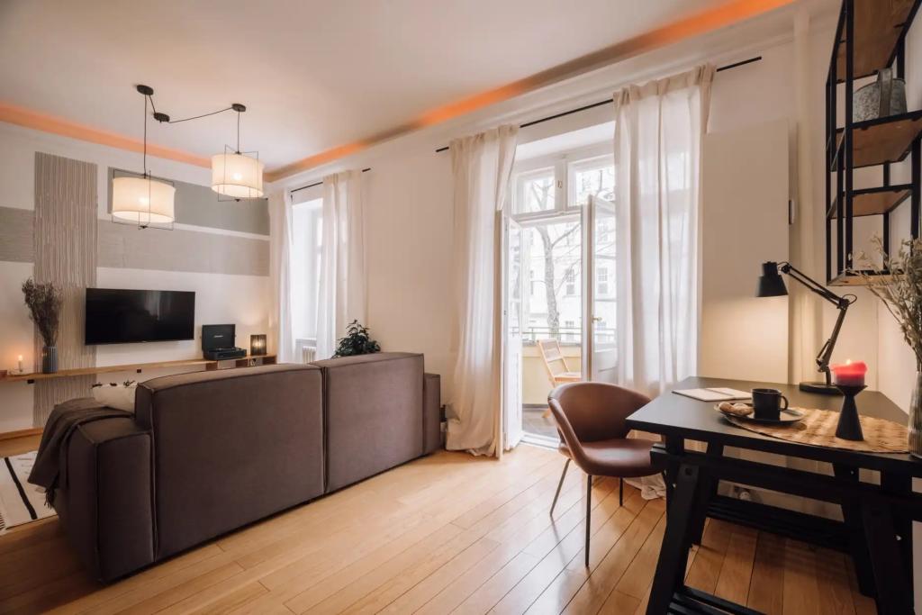 3 Zimmer möblierte und neurenovierte Mietwohnung mit Balkon in Berlin-Wilmersdorf! - Foto 1