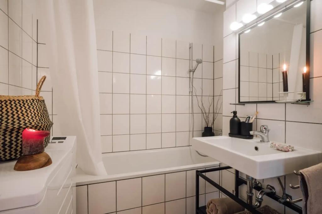 Badezimmer () Bathroom .1.2.
