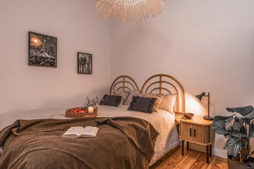 Schlafzimmer () Bedroom .1.1.