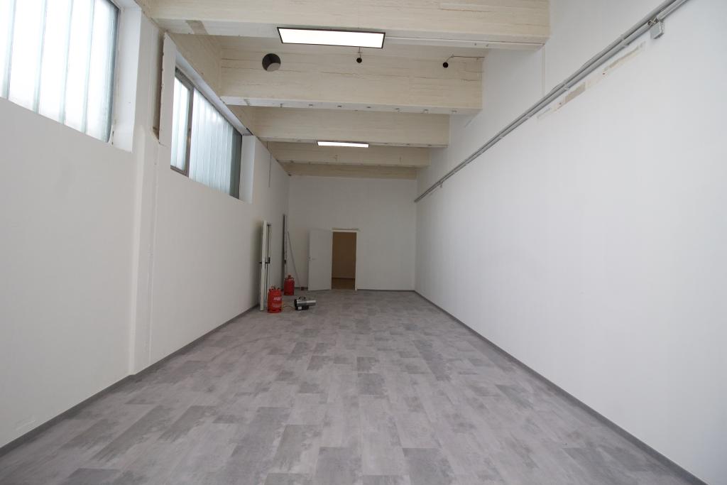 kleine Lagerhalle