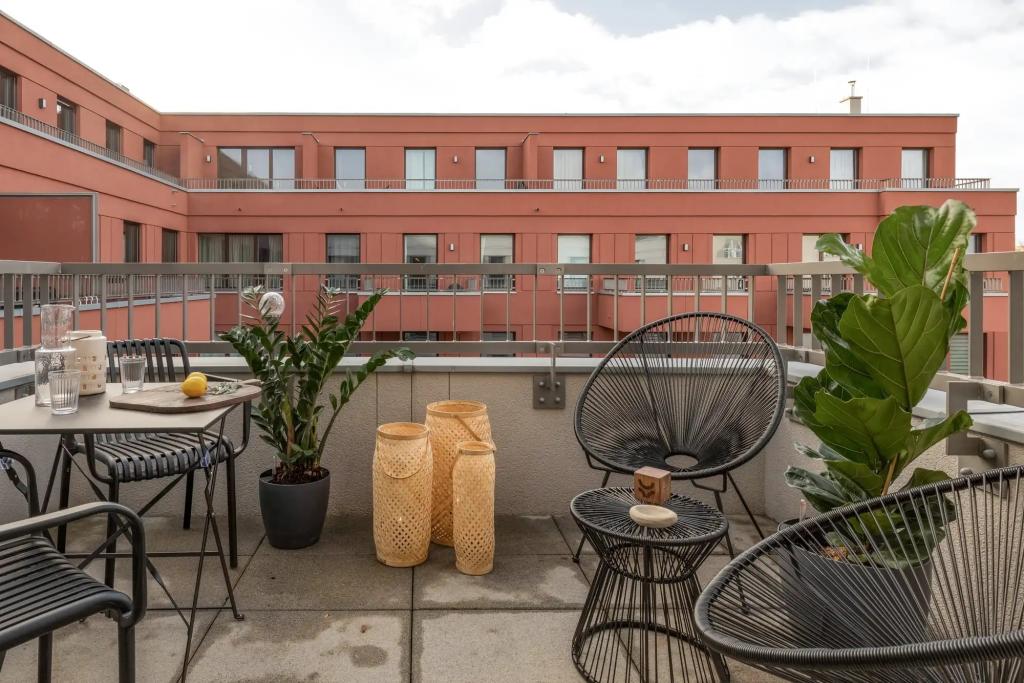 Balkon () Balcony .1.1.