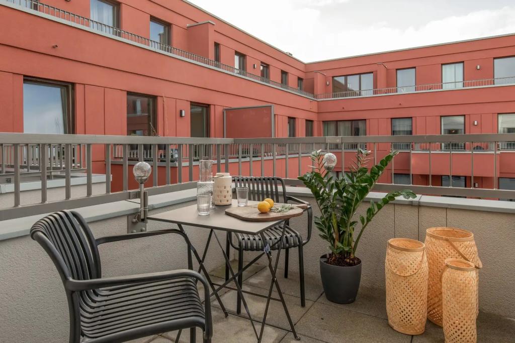 Balkon () Balcony .1.2.