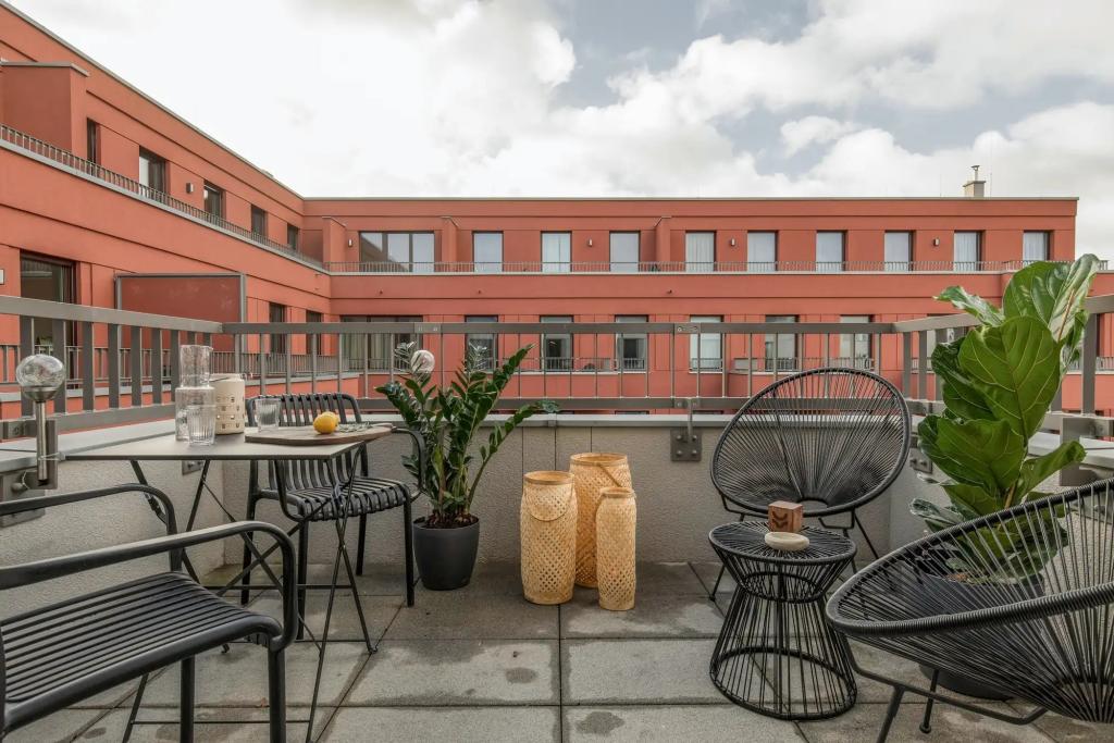Balkon () Balcony .1.3.